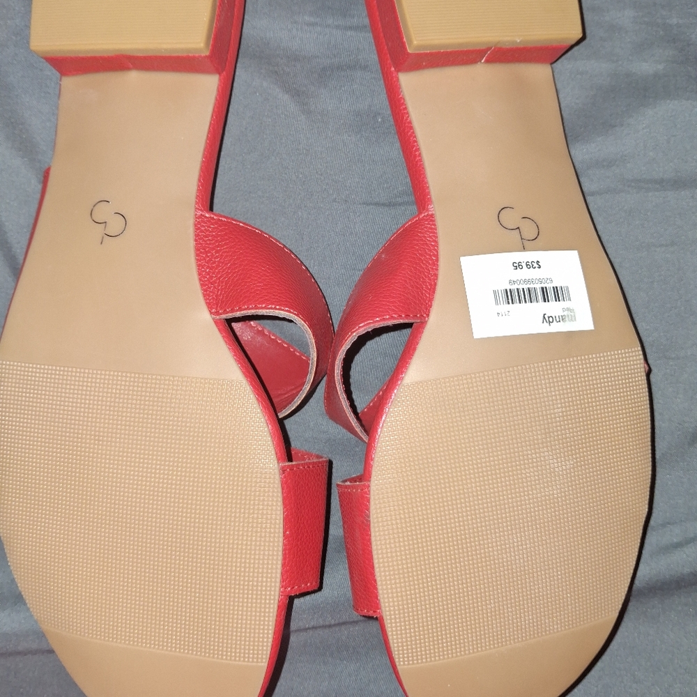 Womans flat sandal